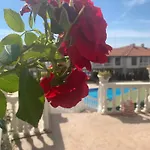 аппартамент в триумфе святой влас 300м от моря, бассейн. Lejlighed Sveti Vlas