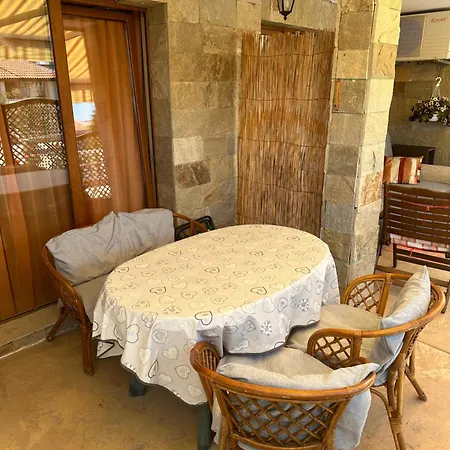 Apartmán аппартамент в триумфе святой влас 300м от моря, бассейн.