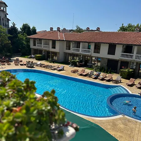 аппартамент в триумфе святой влас 300м от моря, бассейн. Apartmán *